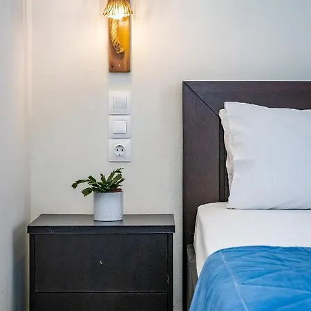 Apartment Aloupi *